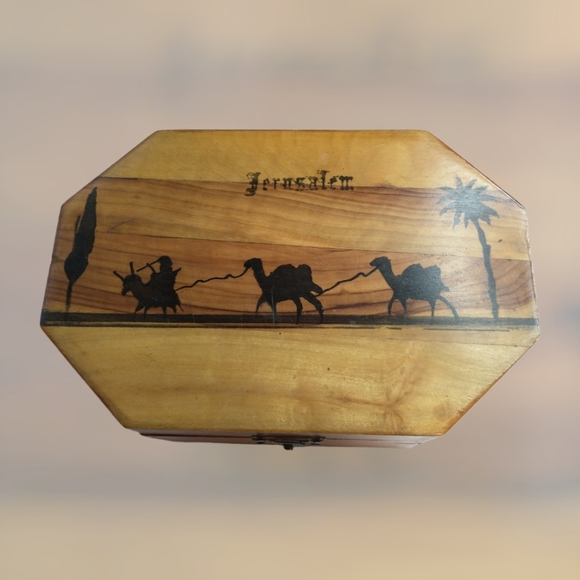 Handmade jewelry box with camels and Jerusalem - Picture 1 of 4